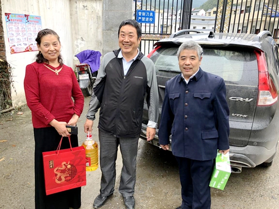 窑淮镇：佳节关怀计生特扶家庭 中秋慰问彰显政府温情