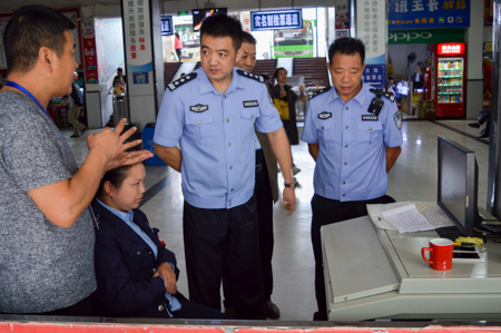 陈伟督导检查中秋节安保工作