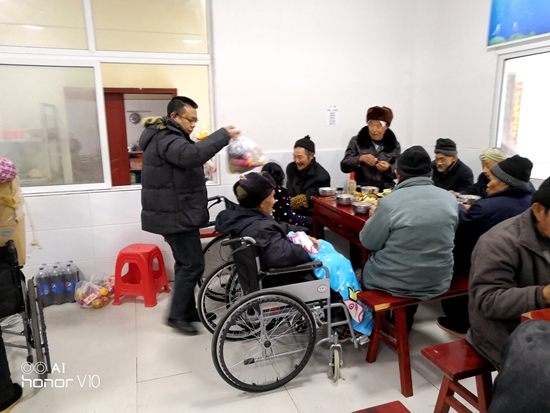 九道乡民政办：心系福利院 寒冬送温暖