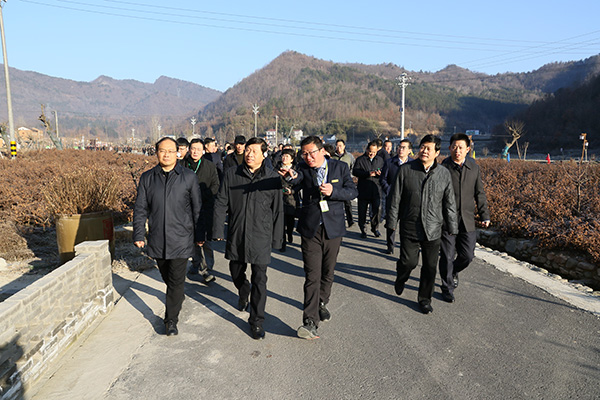 2018年全市第四季度项目拉练会与会人员来我县参观考察