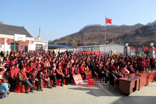 房县，这个村自办“村晚”迎新年，“土气十足”！