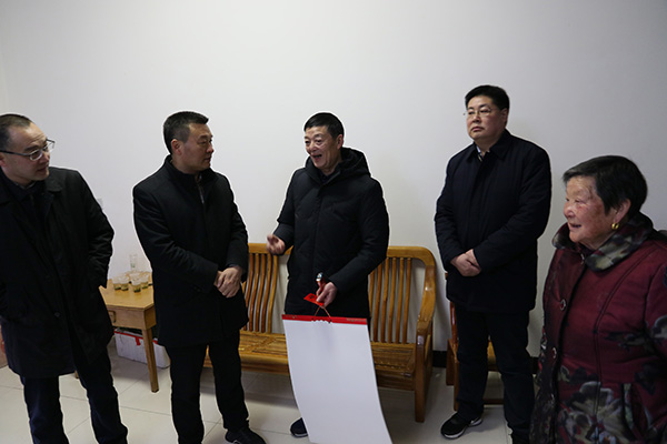 肖大有、高明哲等领导慰问驻房武警官兵及一线劳动者、困难劳模、老党员、优抚对象等