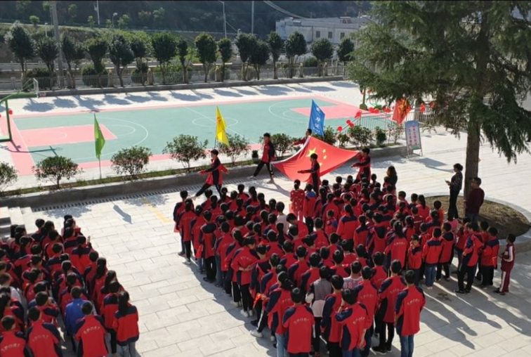 万峪初中开展系列活动迎国庆