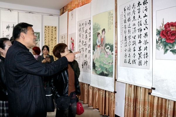 房县开展离退休干部“我和我的祖国” 征文朗诵会