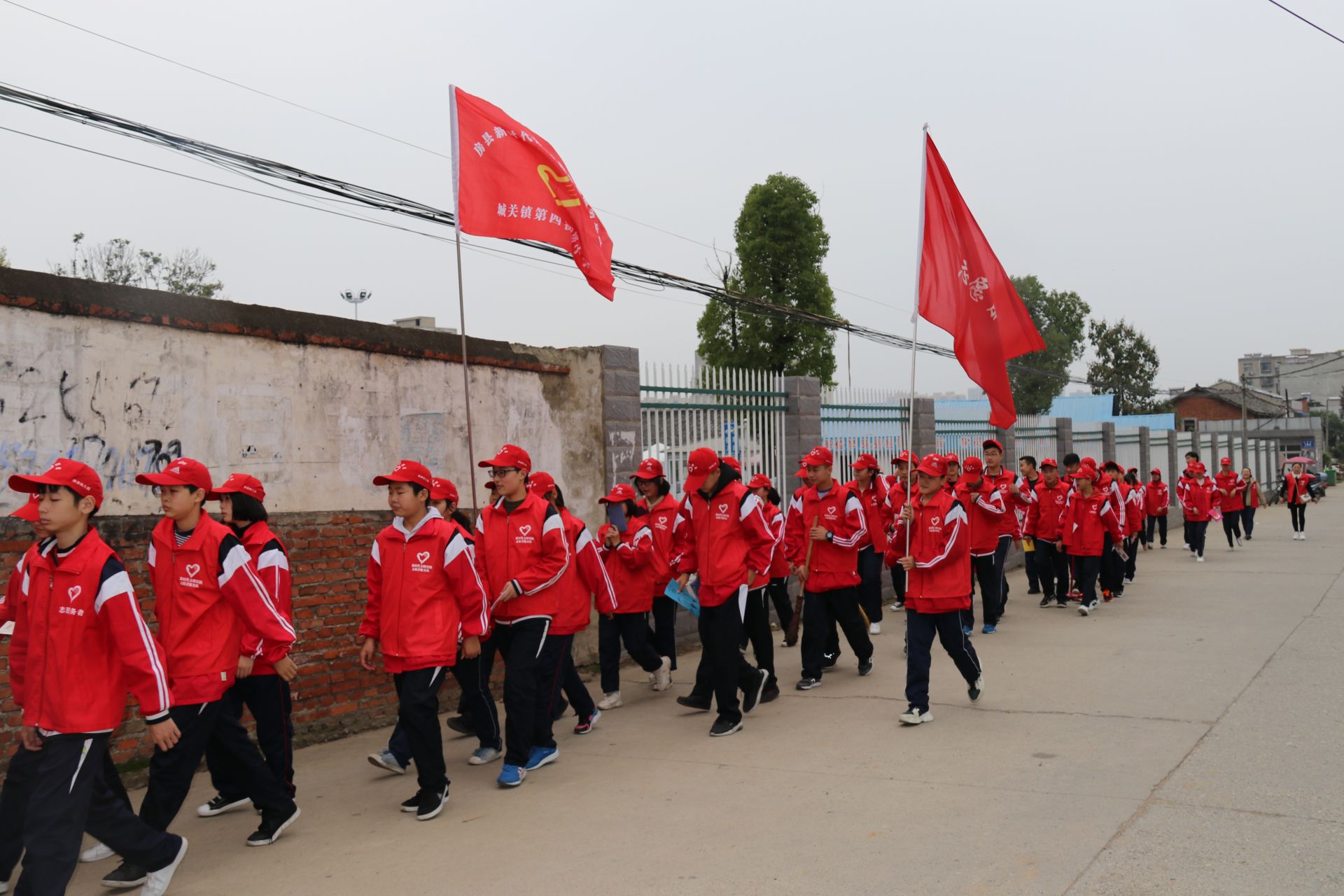 城关四中:学生慰问暖人心 福利院内显温情