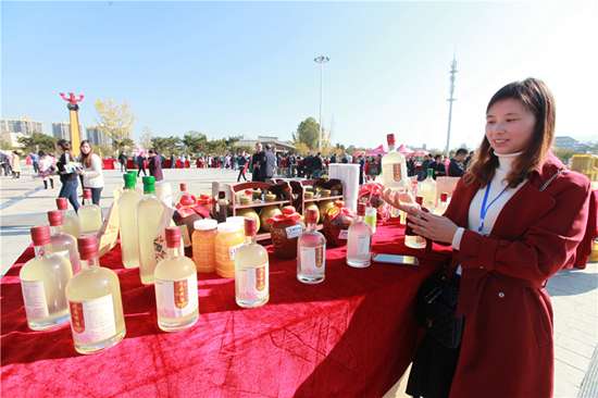 绽放房县魅力 繁荣文化发展——十堰市第七届奇石联展暨房县诗经黄酒文化旅游系列产品推介会侧记