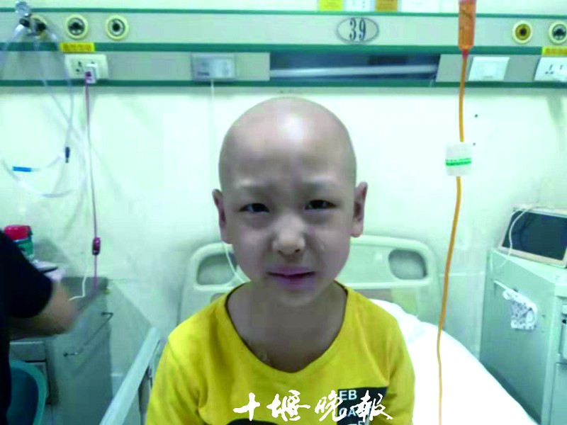 房县6岁男孩患恶性肿瘤，两次手术20次化疗花光家中积蓄 “妈妈我不想回家，我的病还没治好”