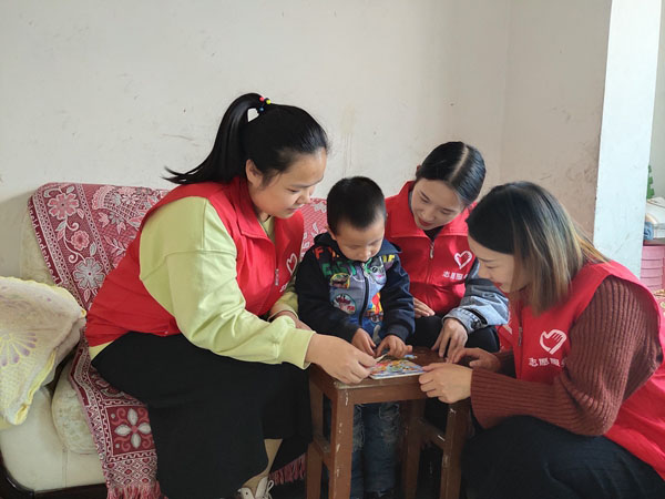 城关镇中心幼儿园开展关爱留守儿童家访活动