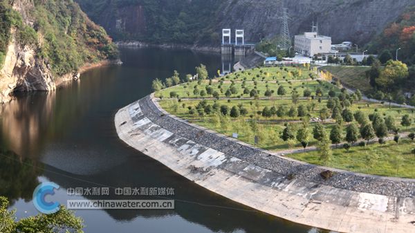 房县：“多兵种”保护汉江支流南河