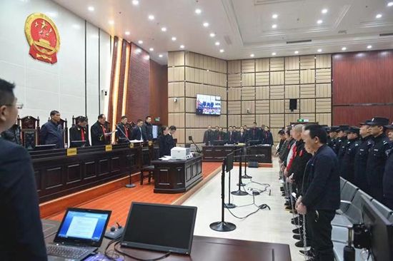 房县公开庭审张某等15人涉恶势力集团犯罪案