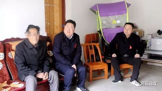 房县举办第32个“世界艾滋病日”宣传活动