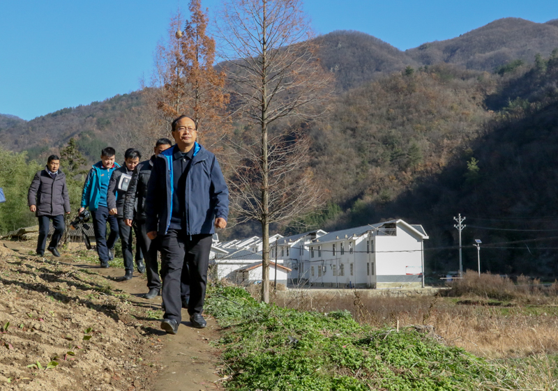 蔡贤忠到土城镇检查调研脱贫攻坚工作