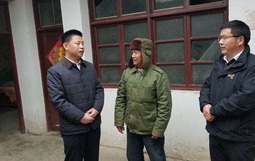 纪道清到军店门古调研脱贫攻坚工作