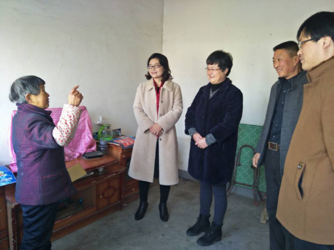 徐锦凤走访慰问困难群众