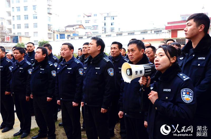 房县公安民警走进看守所 开展典型案例警示教育