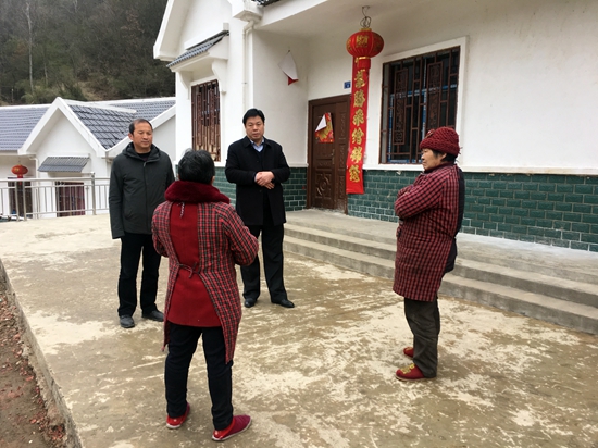 房县教育局倾情帮扶合力脱贫攻坚