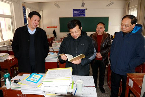 省教育厅厅长陶宏来房调研教育工作