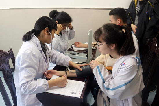 为高考加油！房县人民医院全力做好2019年高考考生体检工作