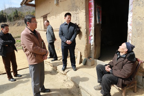 人社部农保司领导来房调研社保扶贫工作