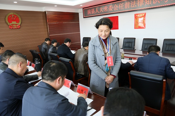 县人大常委会组织任前法律知识考试