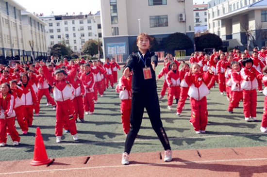 房县东城小学举行第九届体育节开幕式