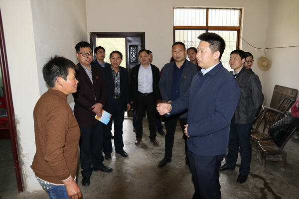 纪道清到红塔镇、野人谷镇调研