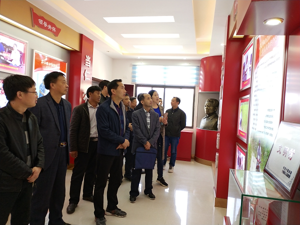 房县县委党校全体教职工赴代大明纪念馆参观调研