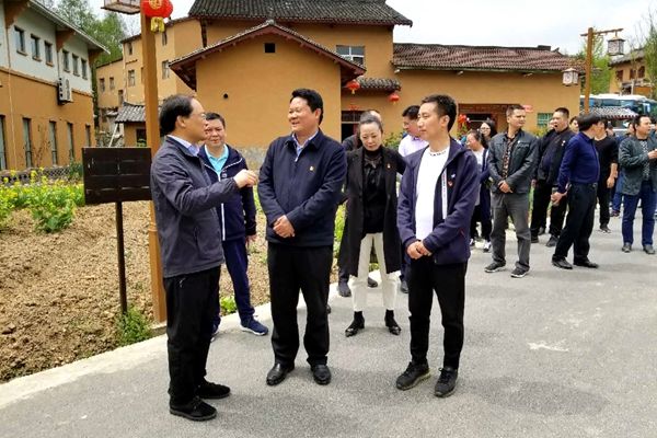 市生态环境局干部职工赴我县开展支部主题党日活动