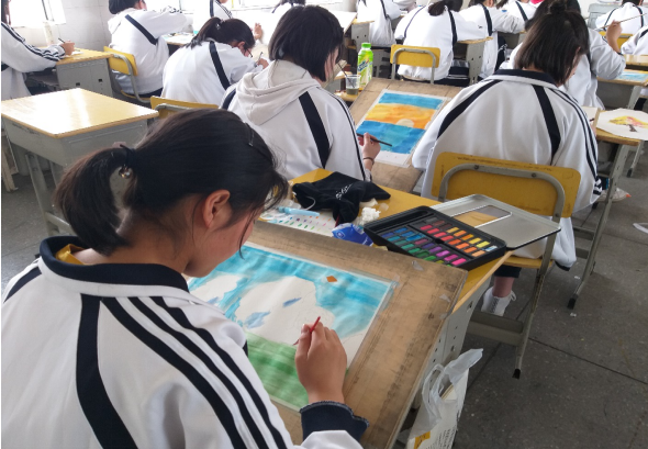 房县二中举行校园文化艺术节绘画比赛