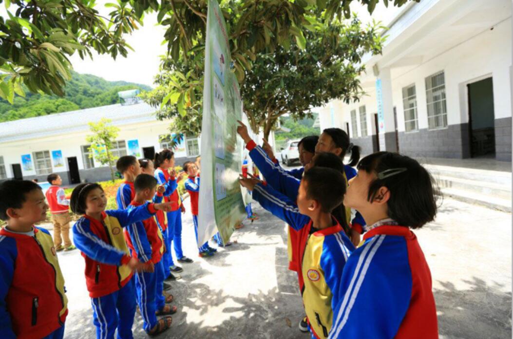 万峪河乡“四好”创建从娃娃抓起