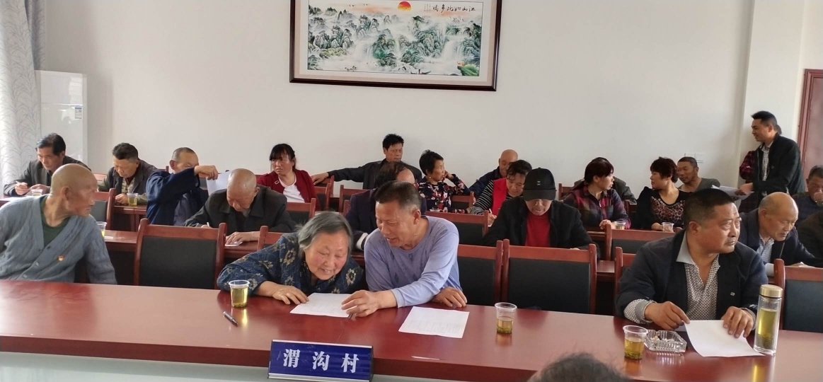 化龙堰镇认真做好民政兜底保障评审工作