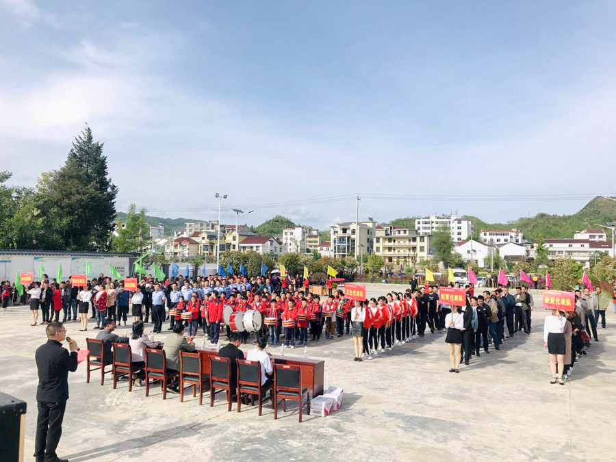 化龙堰镇举行聚力脱贫攻坚暨庆“五一、五四”干部职工运动会