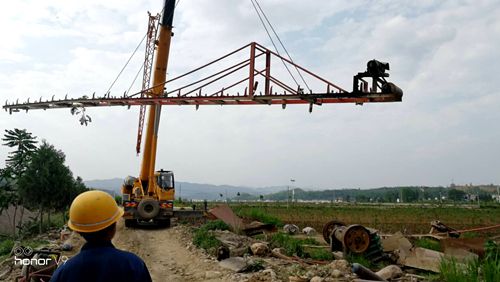 我县已有13家非法采矿采砂企业自行拆除设备并恢复场地原貌