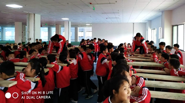 动手又动脑 城关四中研学旅行活动在实践中受益