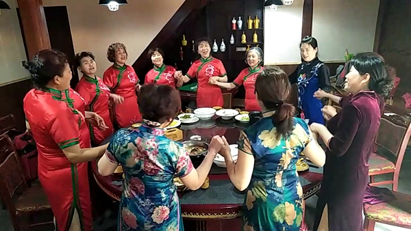 房县老年大学：快闪感恩母亲祝福祖国