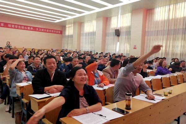 房县举办2019年初中班主任培训会