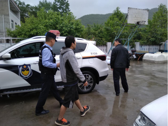 爱心接力 送流浪汉回家