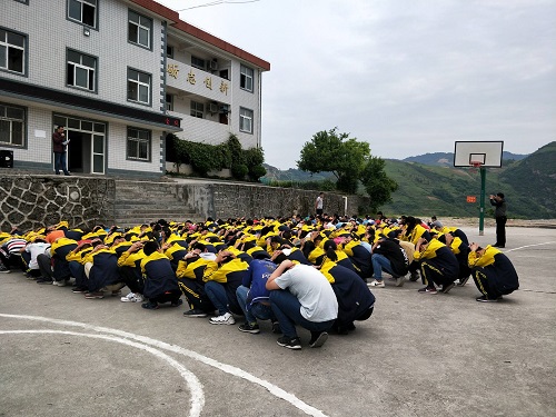 姚坪中学开展5.12防震减灾疏散演练