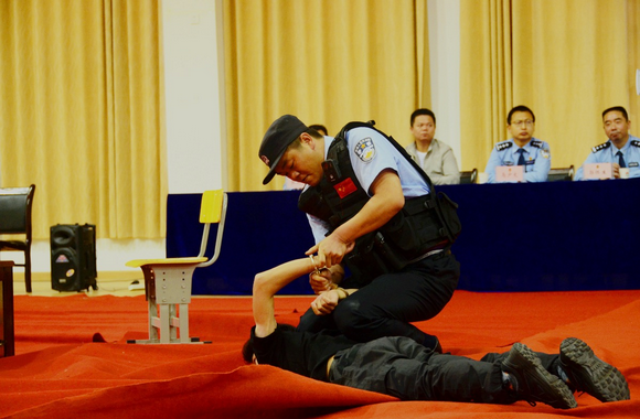 房县开展警情处置演练