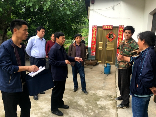 县人大调研全县教育扶贫工作