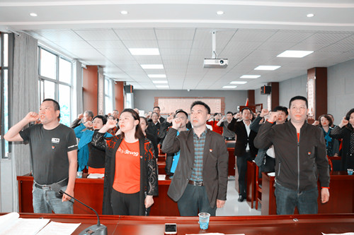 房县东城小学与城关镇晓阳村开展“支部连支部，携手奔小康”活动