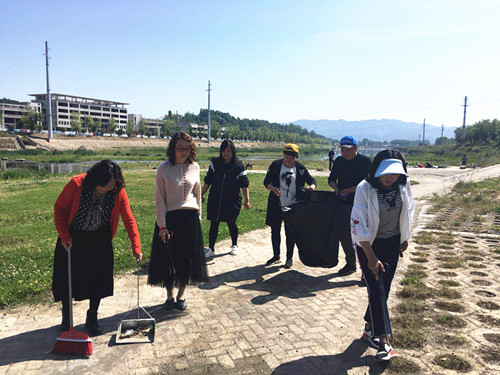 房县城关镇“聘巡扫”模式全方位加强河道管护