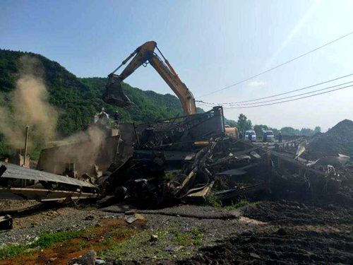 我县重拳打击非法采石采砂护航绿水青山