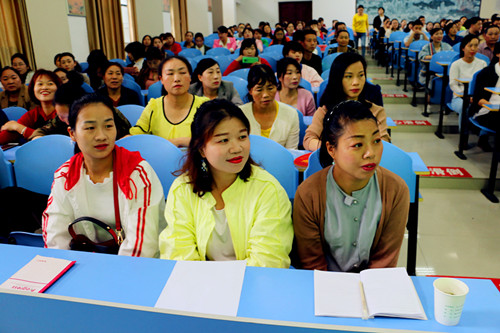 2019年省儿童中心“荆楚好父母”公益巡讲走进东城小学