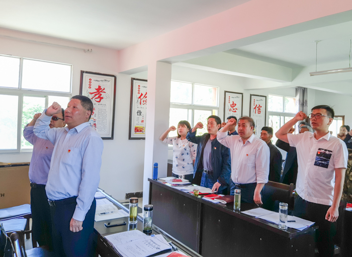 房县退役军人事务局在窑淮镇三岔村开展五月份支部主题党日活动暨党风廉政宣教月活动
