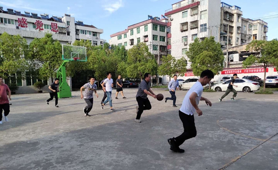 房县2018年公务员初任培训班开展趣味运动会