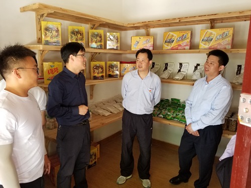 省政协机关来房开展“我为精准扶贫办实事”活动