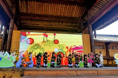 土城镇：千人齐聚  共庆六一