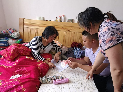 城关镇节前慰问计生特扶家庭