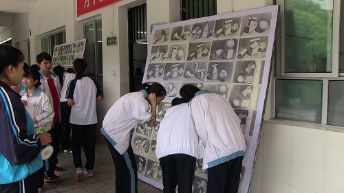 县二中举办特长生绘画作品展